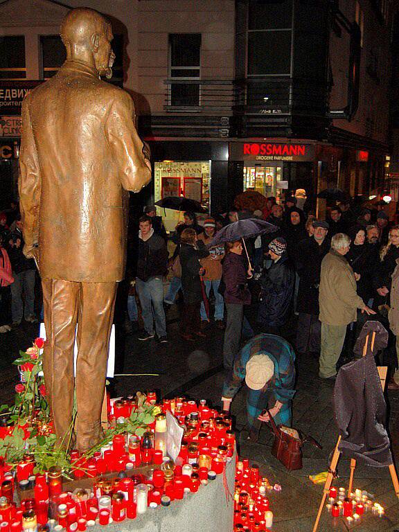 Karlovaráci si v pátek odpoledne připomínali památku Václava Havla