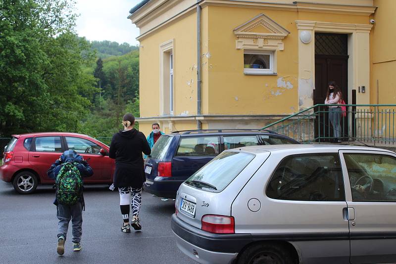 Škole v Kyselce zdarma zapůjčila na tento zlomový den jedna z firem termokameru. Pro děti byl nástup do školy zpestřením.