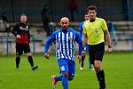 Fotbalisté z Karlovarského kraje se přece jen dočkali. Dnes se budou moci navrátit na své fotbalové stadiony, na kterých však budou muset dodržovat přísná hygienická opatření.