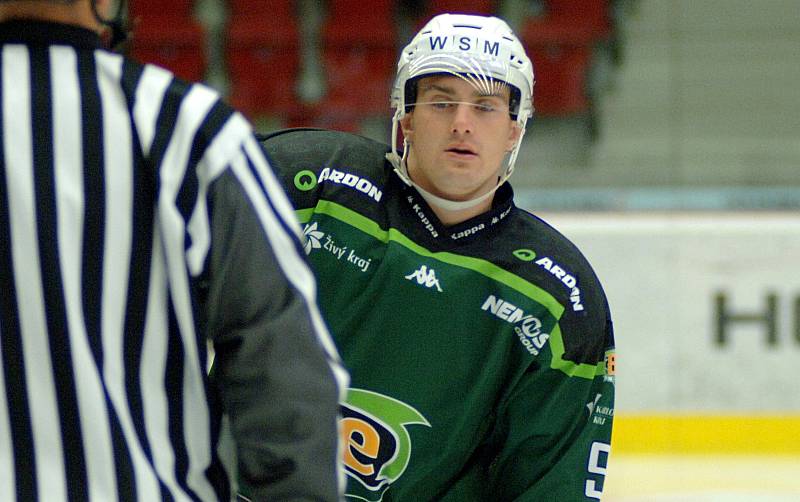 Hokejisté HC Energie (v zeleném) si v domácím prostředí poradili s Horáckou Slavií Třebíč.