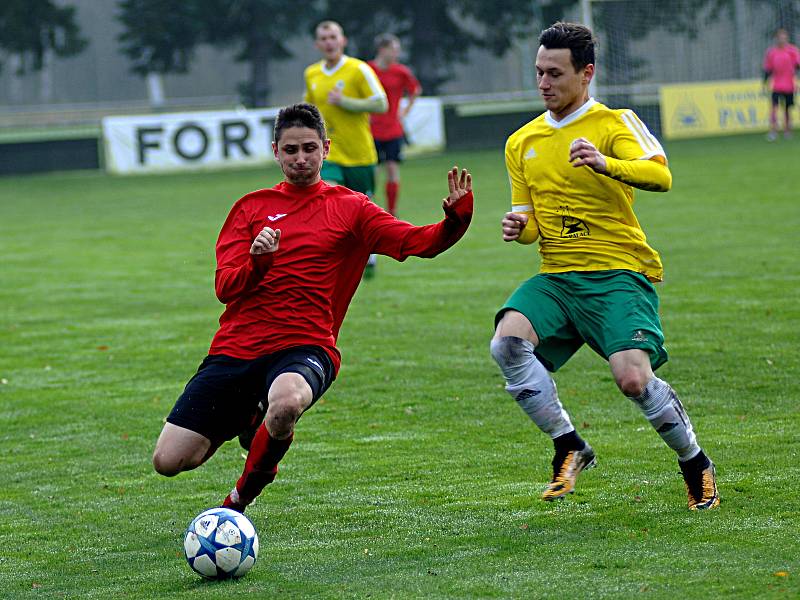 Františkovy Lázně (ve žlutém) doma deklasovali Sokol Citice poměrem 6:0.