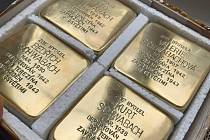 Stolpersteine v kraji vytváří sám autor projektu, německý umělec Gunter Demnig.V současné podobě, kterou umělec tvoří od roku 1995, je najdeme ve více než 22 zemí Evropy.