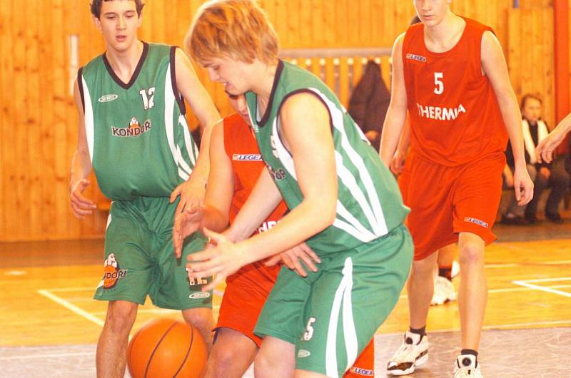 Zápas basketbalistů karlovarské Thermie s Kondory Liberec.