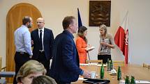 Setkání vedení města Karlovy Vary se starosty 15 obcí. Foto mmkv