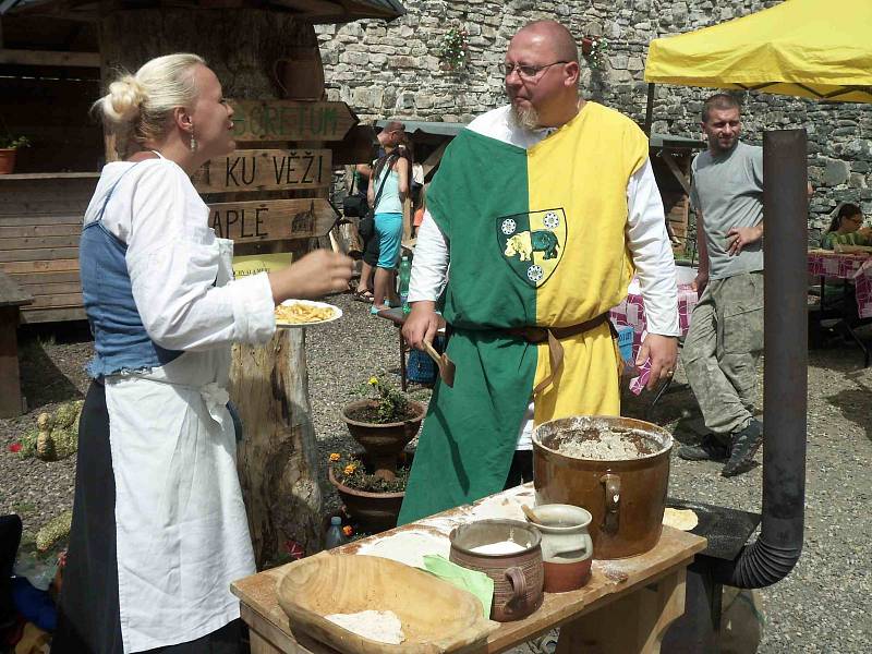 Chvála medu, den na Hauenštejně věnovaný sladkému produktu, včelám i včelařům.