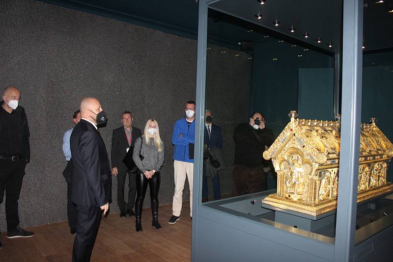 Relikviář svatého Maura má zbrusu novou interaktivní expozici, která se nachází v nově zrekonstruovaných Pluhovských domech.