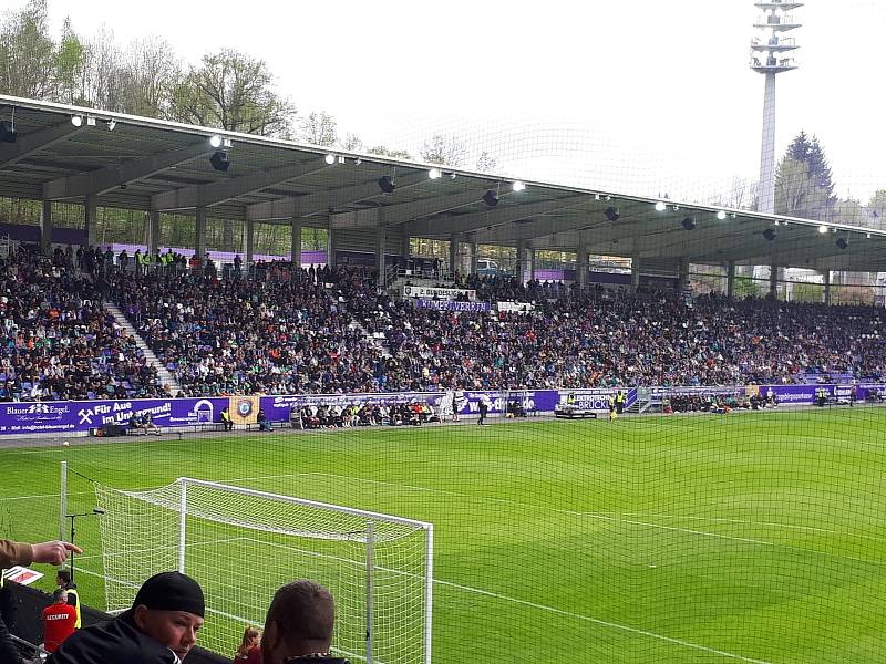 Sedlec přichystal pro ukrajinské mládežníky zájezd na zápas Aue.