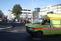 „Do karlovarské nemocnice se zadarmo svezete jen v sanitce,“ tak cynicky reagoval na situaci ohledně parkovného jeden z pacientů.