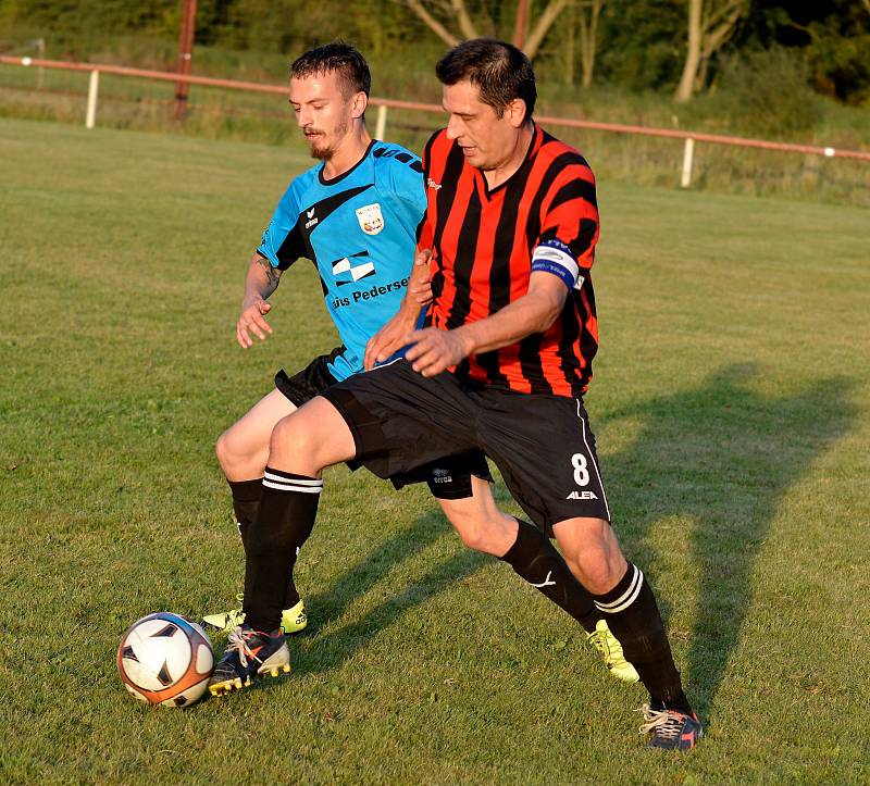 III. třída, skupina A: Sadov - Kyselka 1:1. 