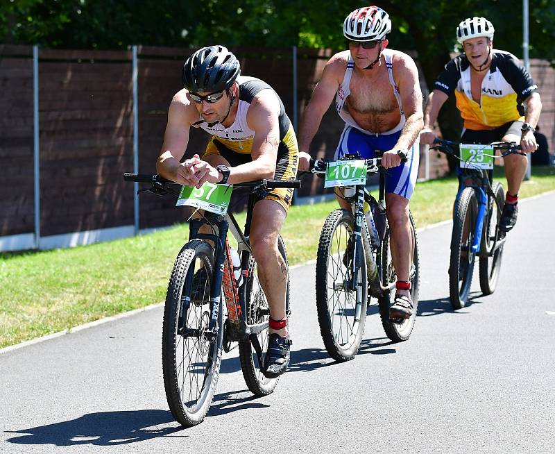 Rekordních 135 triatlonistů se postavilo na start 29. ročníku KIWI Xterra Triatlonu.