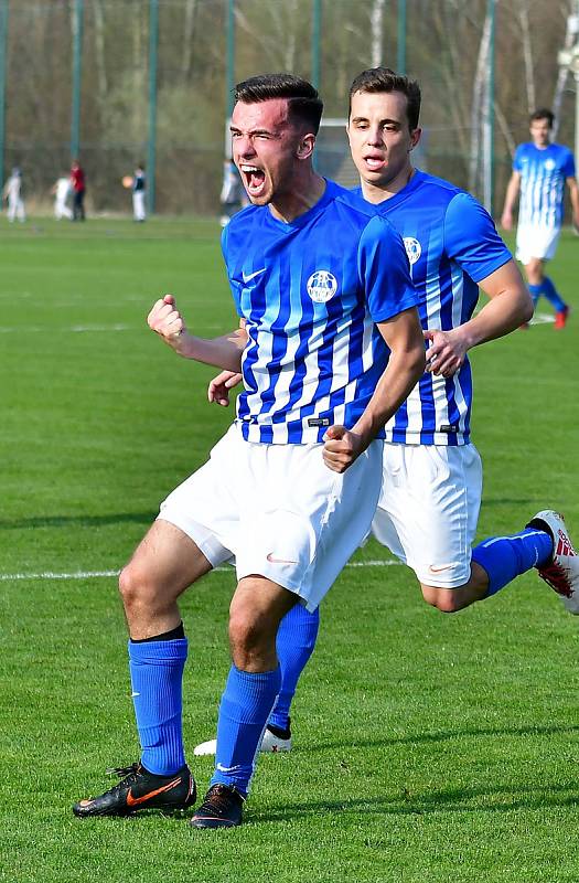 Fotbalisté Ostrova dosáhli proti Nymburku (v zeleném) na důležitou výhru 3:2.