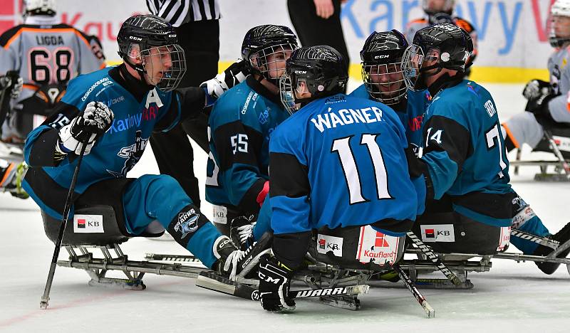 Para hokejisté SKV Sharks Karlovy Vary uhájili para hokejový trůn. V KV Aréně obstál nejlepší tým základní části i ve druhé finálové bitvě, ve které slavil výhru 6:3 nad Zlínem.