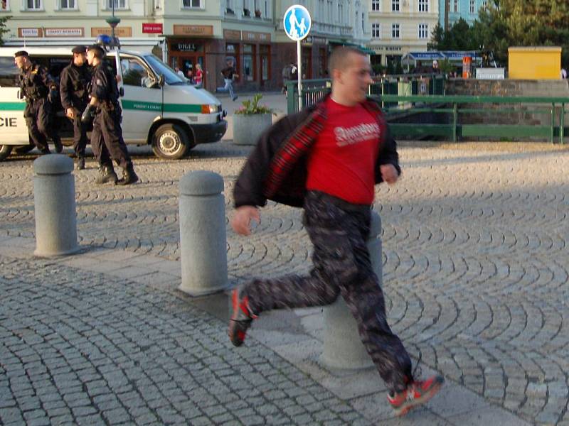 Nepovolená demonstrace extremistů v Karlových Varech.