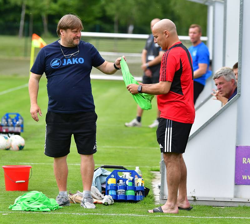 Fotbalisté Ostrova remizovali v předposledním kole s Českým Brodem 1:1, ale na záchranu v soutěži to nestačilo, jelikož Slaný obstál v derby s Kladnem, a definitivně tak ukončil šance ostrovského výběru na záchranu v divizní soutěži.