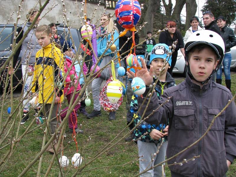 Tradiční zdobení skořápkovníku v Andělské Hoře.