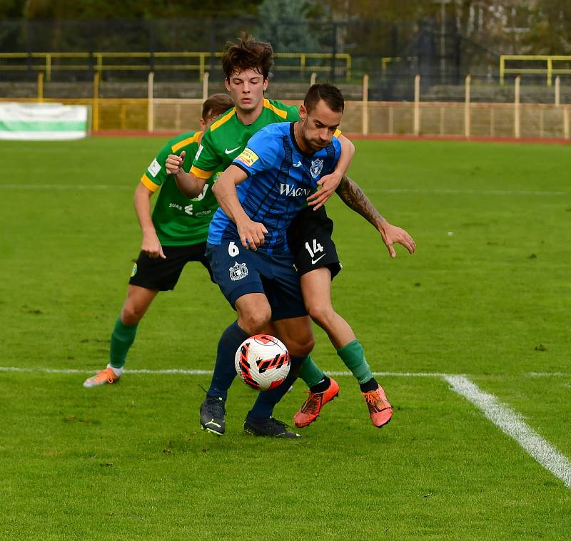 Fotbalisté Sokolova museli skousnout porážku 0:1 od Domažlic, kterou Chodům zařídil parádní trefou Jan zajíček.