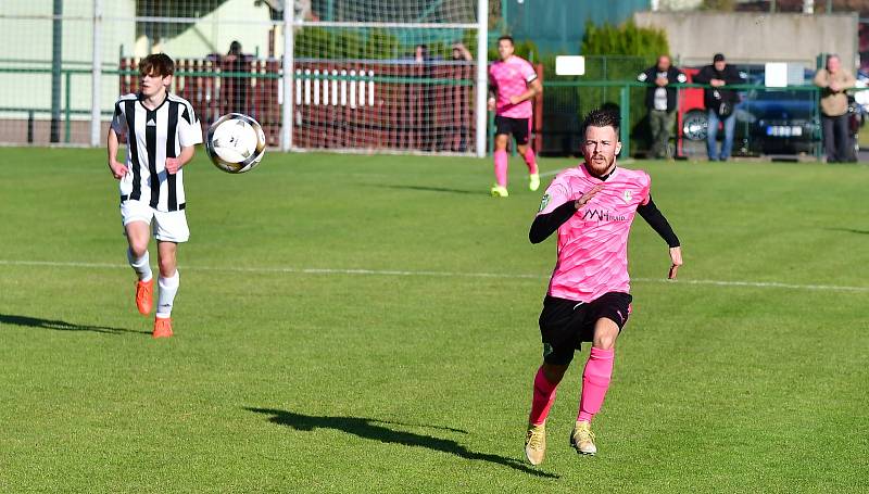 Fotbalisté Karlovy Vary-Dvory dosáhli v podzimní části již na sedmou výhru, když v dohrávce 6. kola I. A třídy porazili Skalnou 4:3.