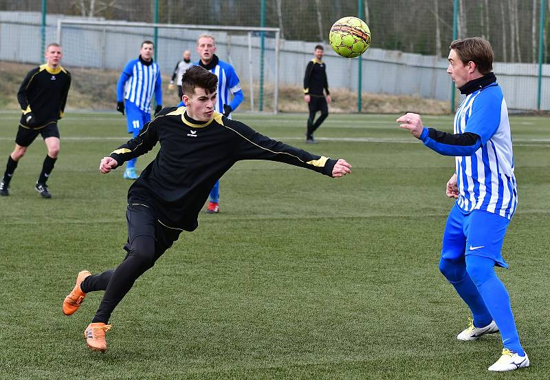 Divizní derby mezi ostrovským FK a mariánskolázeňskou Viktorií rozhodla jediná trefa, kterou obstaral viktorián Jakub Lattisch.