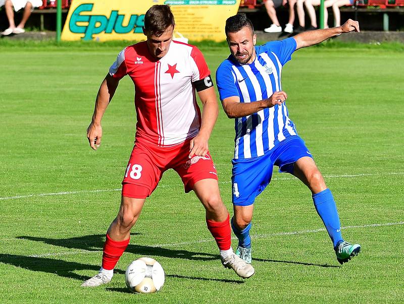 Karlovarská Slavia sice vedla v derby nad Ostrovem již 2:0, přesto nakonec uhrála pouze nerozhodný výsledek 2:2.