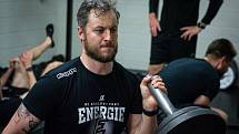 Hokejisté karlovarské Energie v posilovně v přípravě na novou extraligovou sezonu, v níž je z trenérské lavičky povede David Bruk.