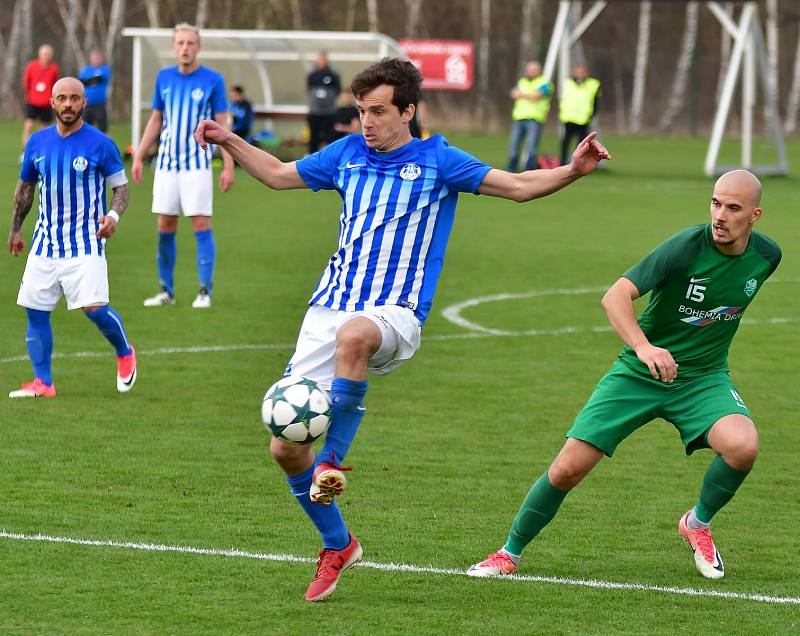 Fotbalisté Ostrova dosáhli proti Nymburku (v zeleném) na důležitou výhru 3:2.