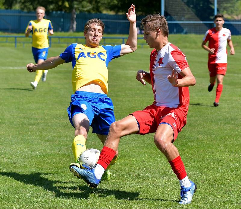 V unikátní soutěži Deníku o nejpopulárnějšího fotbalistu okresu zvítězil záložník karlovarské Slavie Rostislav Vokáč.