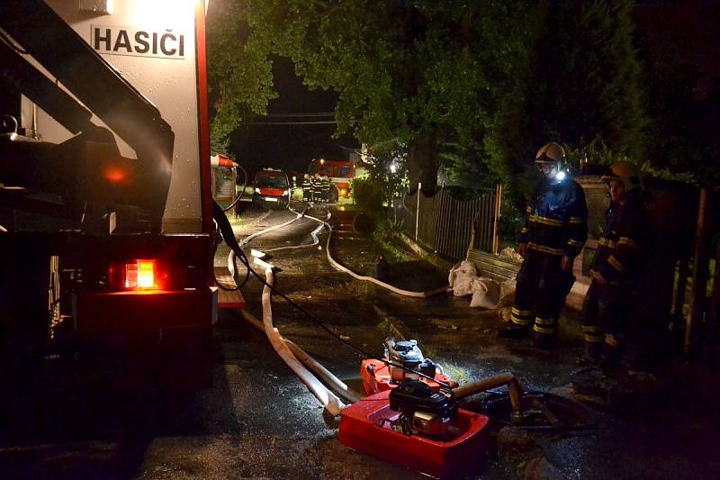 Prudké bouřky se prohnaly krajem a zaměstnaly hasiče.