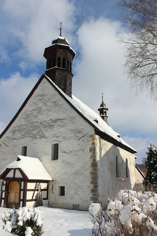 Původně venkovský románsko-raně gotický kostel svatého Michaela byl postaven v Nové Roli cisterciáckým klášterem někdy v letech 1240 -1255.