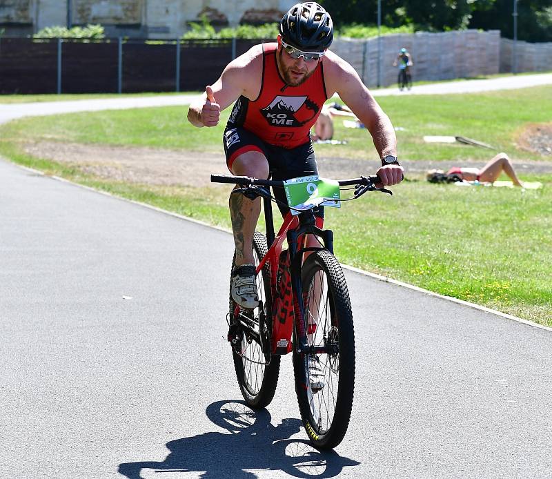 Rekordních 135 triatlonistů se postavilo na start 29. ročníku KIWI Xterra Triatlonu.