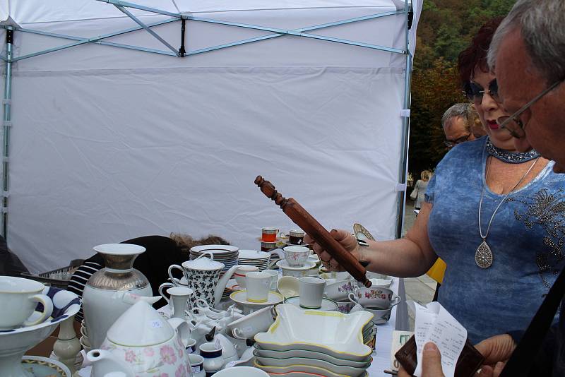 Porcelán i folklor láká stovky lidí.