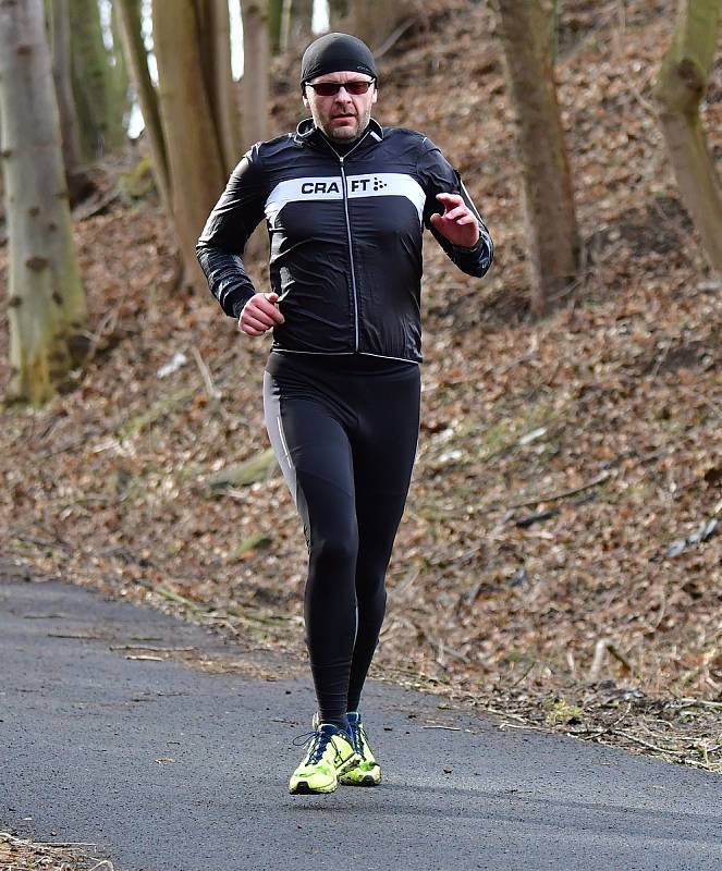 Již osmnáctým dílem pokračoval o víkendu Zimní běžecký pohár Kadaň. Běžci tentokrát měli naordinovaný Běh kolem Úhoště, který měřil 11 100 metrů.