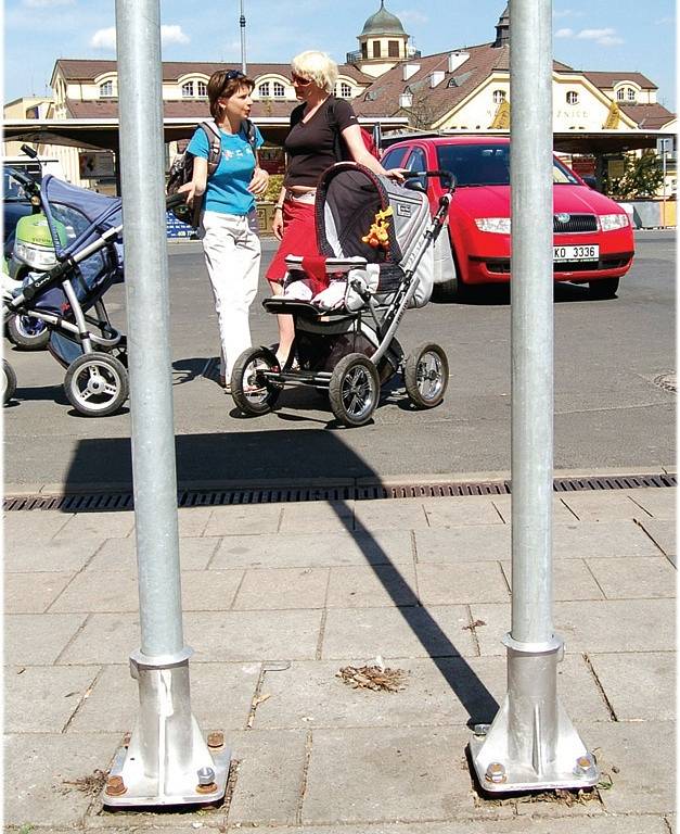 Od úterního poledne je cedule označující pěší zónu jako mávnutím kouzelného proutku na svém místě.