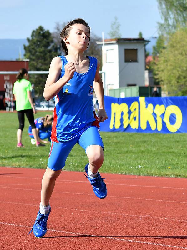 Atletický klub SC Start Karlovy Vary odstartoval ve středu 1. května novou sezonu Prvomájovými atletickými závody.