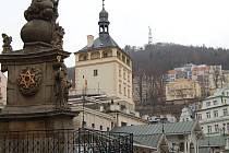 ARCHITEKTONICKÝ OMYL. Karlovy Vary se pyšní výjimečnou architekturou, kterou ovšem v poslední době narušují nevhodné novostavby. Památkáři bojovali například i s rezidenčním domem Na Vyhlídce (na snímku vpravo nahoře).