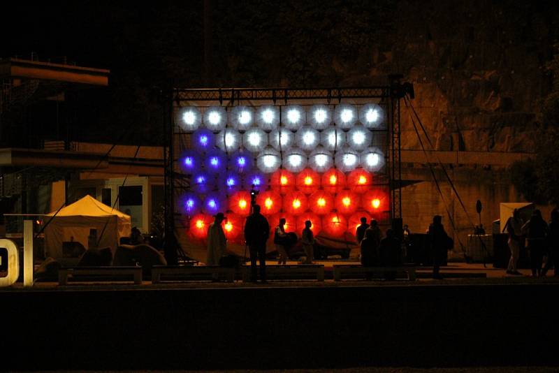 Festival světla VaryZáří, letos na počet 100. výročí vzniku státu.