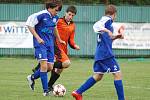 Ayin Cup. FC Buldoci (v oranžovém) vs. FK Nejdek (v modrém).