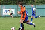 Ayin Cup. FC Buldoci (v oranžovém) vs. FK Nejdek (v modrém).