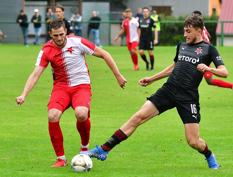 Tři body urvala v souboji s rezervou pražské Slavie fotbalová družina trenéra Mariána Geňa, která slavila výhru 2:1.