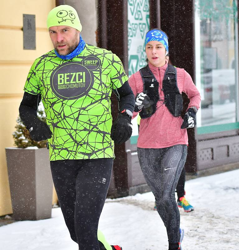 Dvanáctým dílem pokračoval o víkendu 20. ročník Zimního běžeckého poháru Kadaň. Tentokrát čekal závodníky, kterých se sešlo na startovním roštu 186, desetikilometrový Běh historickou Kadaní.