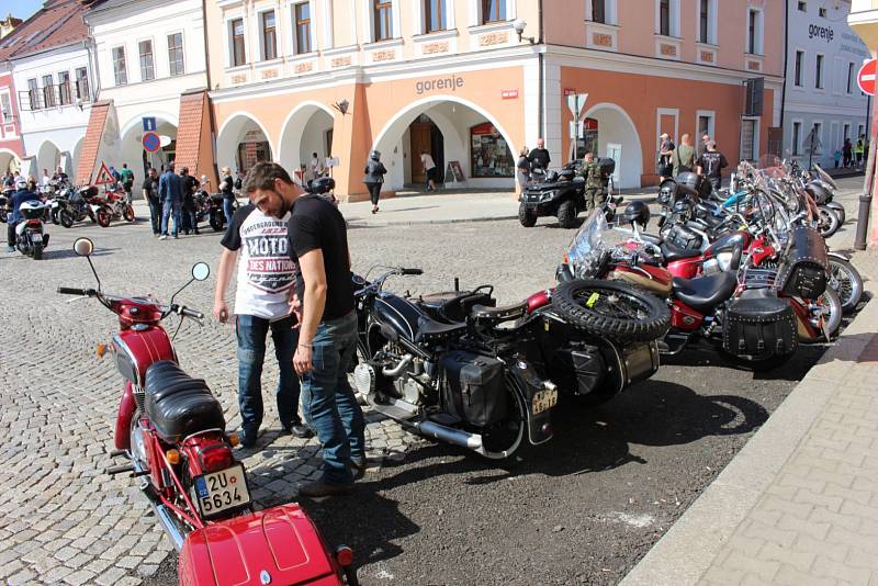 Motorkáři ze severozápadu Čech zahájili novou sezonu.