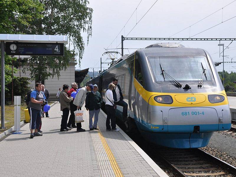 Rychlovlak Pendolino poprvé navštívil Karlovarský kraj. V sobotu 14. května při mimořádné jízdě dorazil do Mariánských Lázní a Chebu