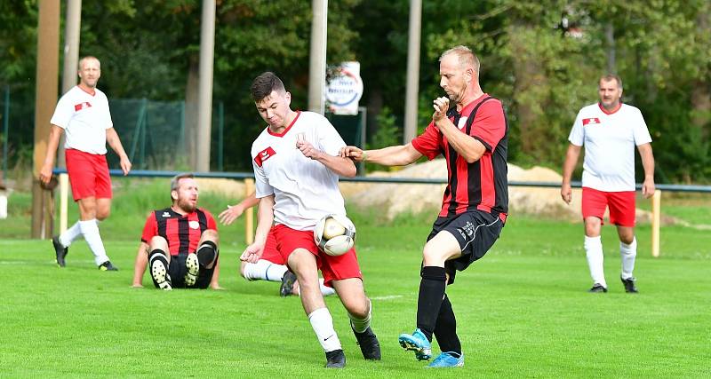 Sadov si připsal o víkendu na konto již čtvrtou výhru, když porazil Hroznětín B vysoko 7:2.