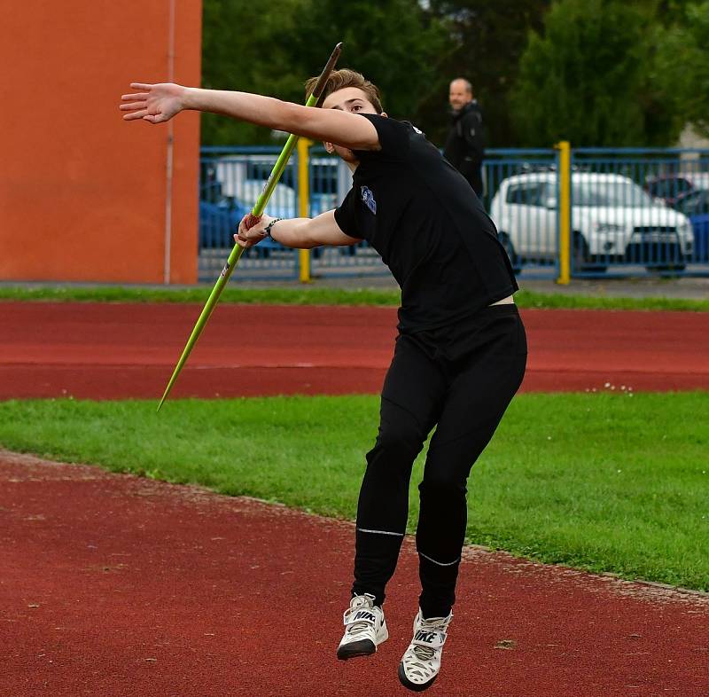 Karlovarské kontrolní závody uspořádal v týdnu na městském atletickém stadionu v lázeňském městě Triatlet Karlovy Vary.