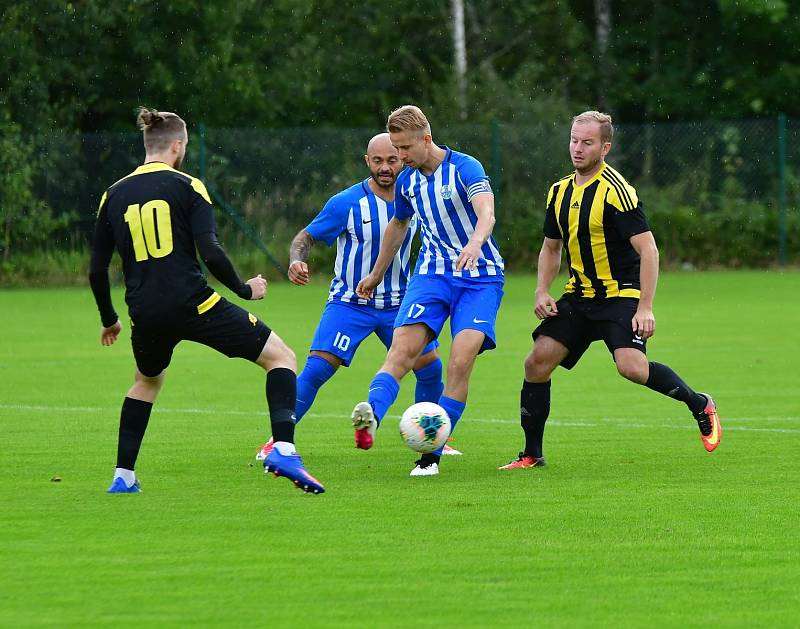 V nastaveném čase rozhodl brankou na 3:2 o výhře Březové v souboji s Ostrovem útočník David Vaněček.