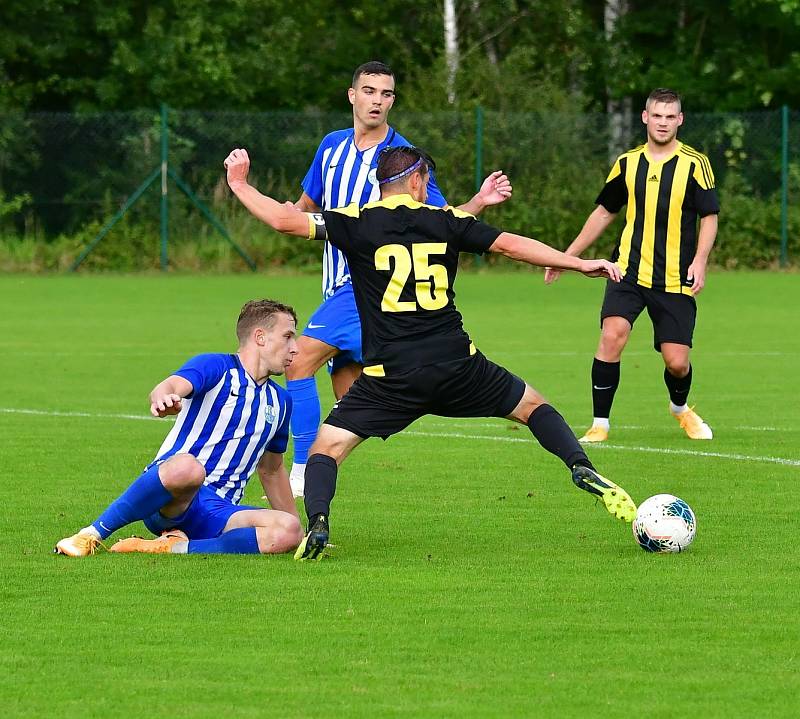 V nastaveném čase rozhodl brankou na 3:2 o výhře Březové v souboji s Ostrovem útočník David Vaněček.