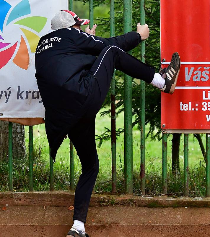 Nohejbalisté SK Liapor Karlovy Vary vstoupili do semifinále extraligy levou nohou, když na kurtech v Doubí nestačili na Modřice, kterým podlehli 3:5 na utkání.