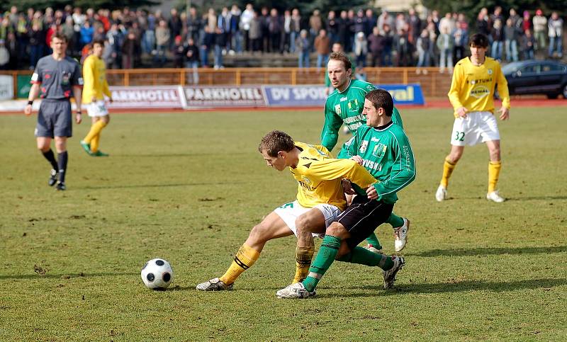 Sokolov se střetl s Bohemians na svém hřišti v rámci II. ligy v roce 2009, kdy prohrál 1:2. Na utkání si našlo cestu 2860 diváků.