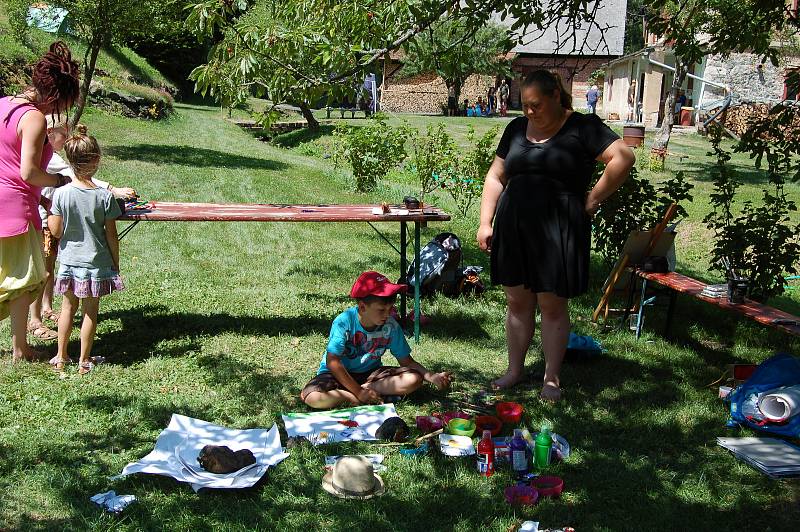 Hamerský domek, který se nachází nedaleko Valče, pořádal o víkendu řemeslnický jarmark.