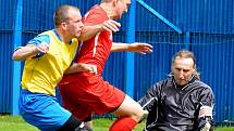 Krušnohorské derby ovládli v domácím prostředí fotbalisté Nejdku B (v červeném), když Nové Hamry pokořili vysoko 8:1.