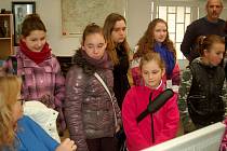 Žáci ze žlutické základní školy navštívili redakci Karlovarského deníku, aby se zblízka seznámili s prací redaktorů. 